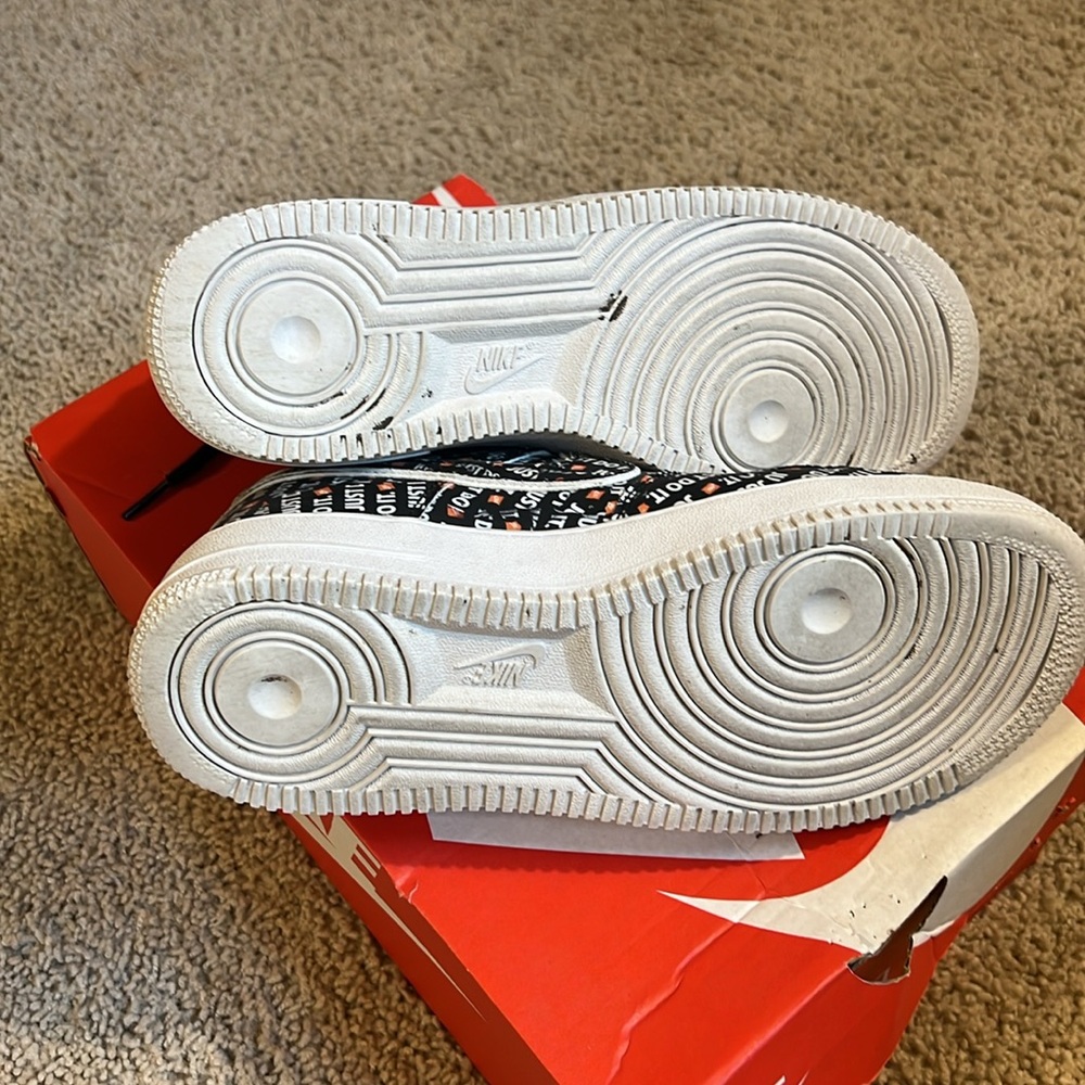 Nike Air Force Tennis Shoes View 3